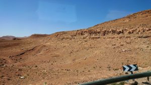 モロッコでカッターラからトドラ渓谷へ向かう道中の様子6