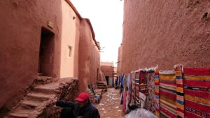 モロッコのワルザザートのアイト・ベン・ハッドゥ内の様子