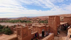 モロッコのワルザザートのアイト・ベン・ハッドゥ内を上の方まで登って行きます2