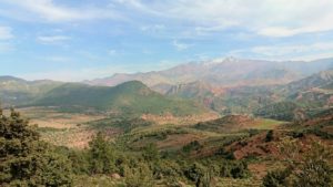 モロッコのティシュカ峠からマラケシュヘ移動途中の景色7