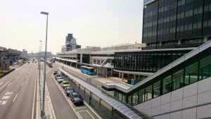 函館空港に向かう途中の様子　伊丹空港にて2