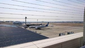 函館空港に伊丹空港でまずはチェックイン手続きを8