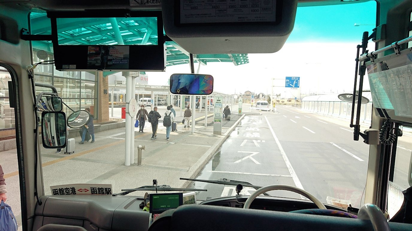 函館空港から市内にあるホテルまでバスで移動4
