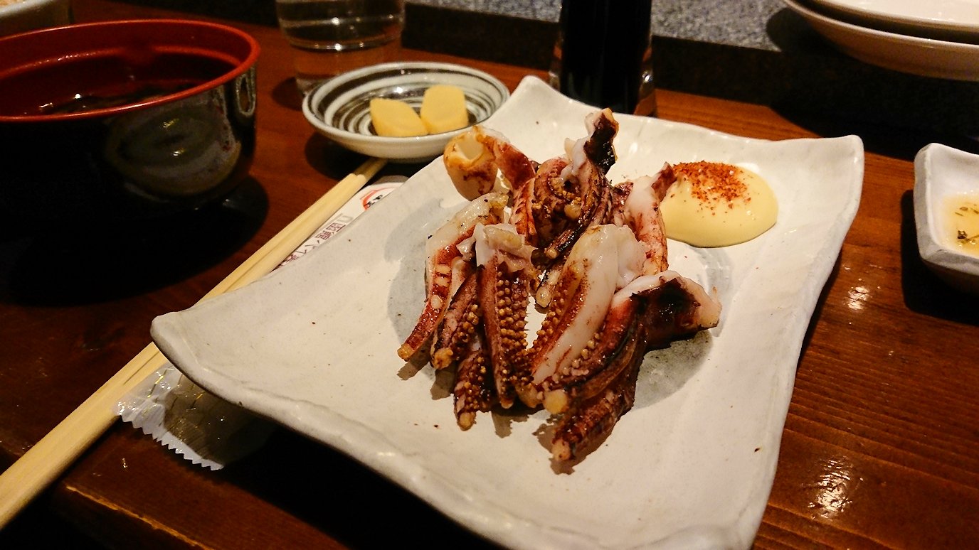 函館市内の金森赤レンガ倉庫辺りで晩御飯を食べる5