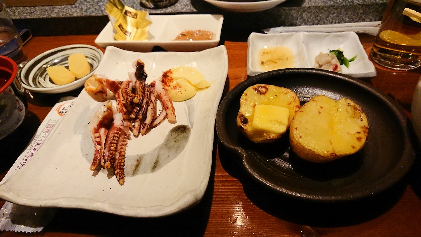 函館市内の金森赤レンガ倉庫辺りで晩御飯を食べる9