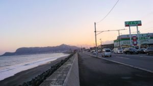 函館市内で五稜郭の見学を終えてホテル周辺で海を眺めて石川啄木公園に向かう
