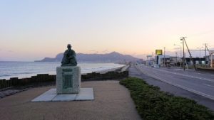 函館市内で五稜郭の見学を終えてホテル周辺で海を眺めて石川啄木公園に向かう8