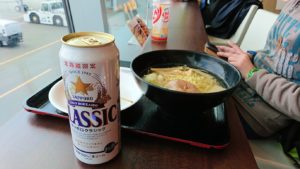 函館空港の国内線ターミナルにて美味しいラーメンを食べる4