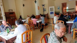 チュニジア・エルジェムにあるHotel club ksar Eljemびレストランに入り昼食を食べます5
