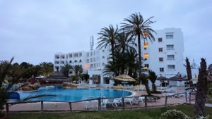 チュニジアのスースの街にある「マルハバ　ロイヤル　サレム」ホテルで朝日を迎える4