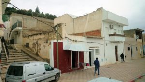 チュニジアのスースの街にある「マルハバ　ロイヤル　サレム」ホテルからドゥッガ遺跡に向けて近づいてきた様子3