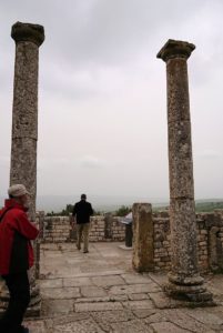 チュニジアのドゥッガ遺跡内を散策9
