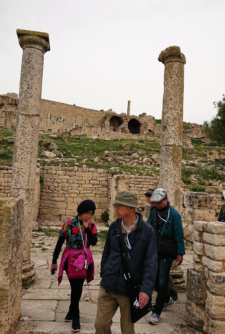 チュニジアのドゥッガ遺跡内を散策4