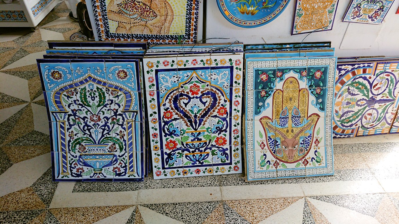 チュニジア：ナブールの街の陶器屋さんの店内の様子1