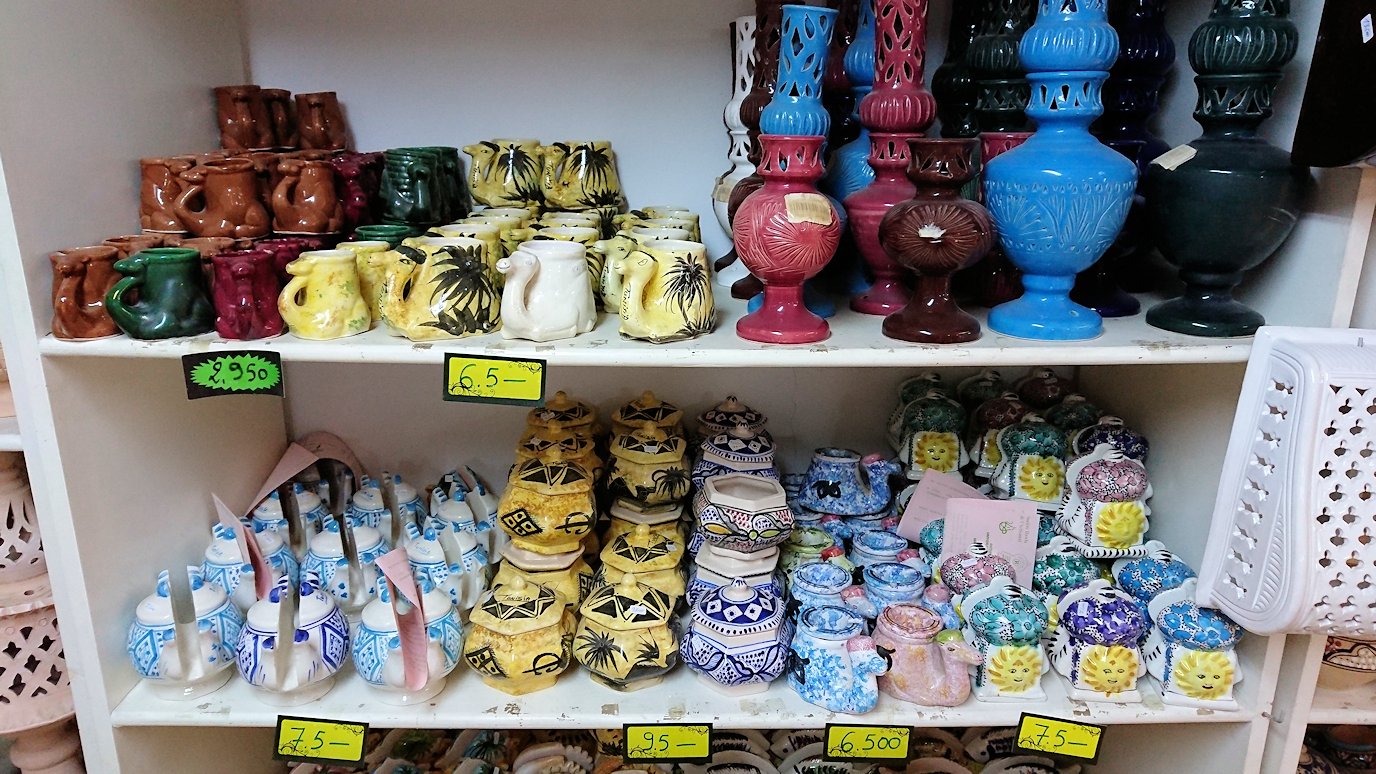 チュニジア：ナブールの街の陶器屋さんの店内の様子5