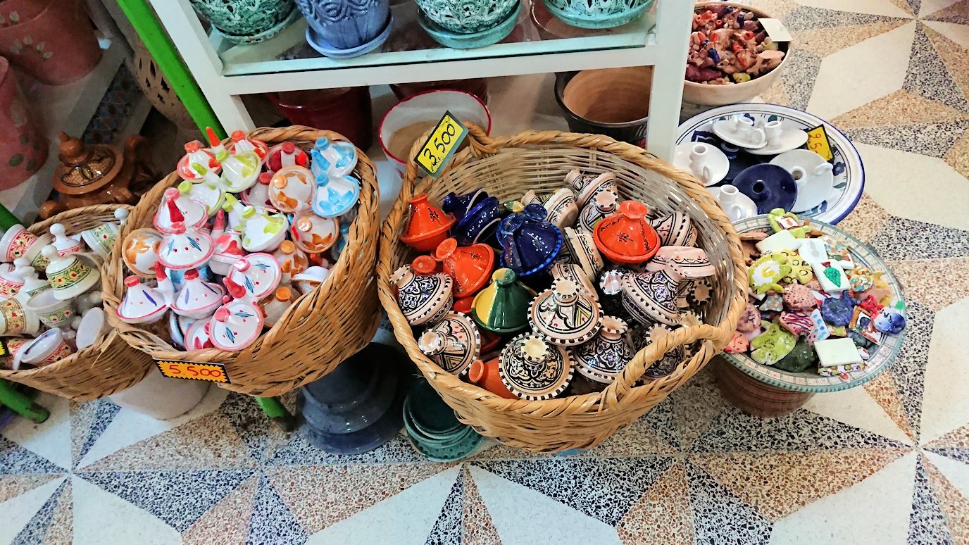 チュニジア：ナブールの街の陶器屋さんの店内の様子9