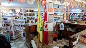チュニジア：ナブールの街の陶器屋さんの店内を散策