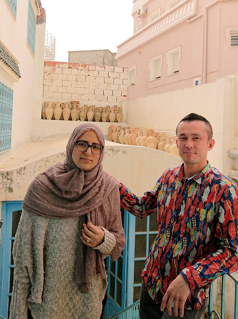 チュニジア：ナブールの街の陶器屋さんの店内を散策1