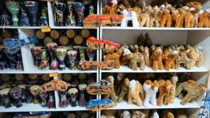 チュニジア：ナブールの街の陶器屋さんの店内を散策5