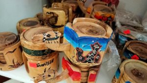 チュニジア：ナブールの街の陶器屋さんの店内を散策8