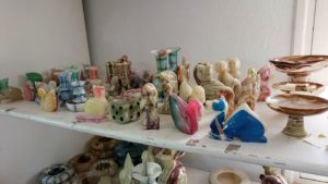 チュニジア：ナブールの街の陶器屋さんを物色