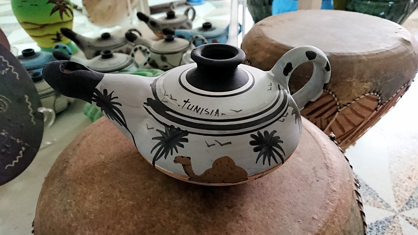 チュニジア：ナブールの街の陶器屋さんを物色6