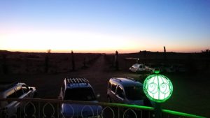 モロッコのメルズーガの砂漠ホテルで陽が沈む1