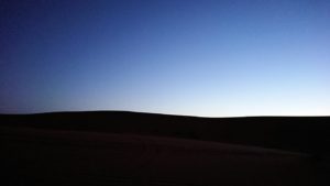 サハラ砂漠で星空観賞しに歩く様子9