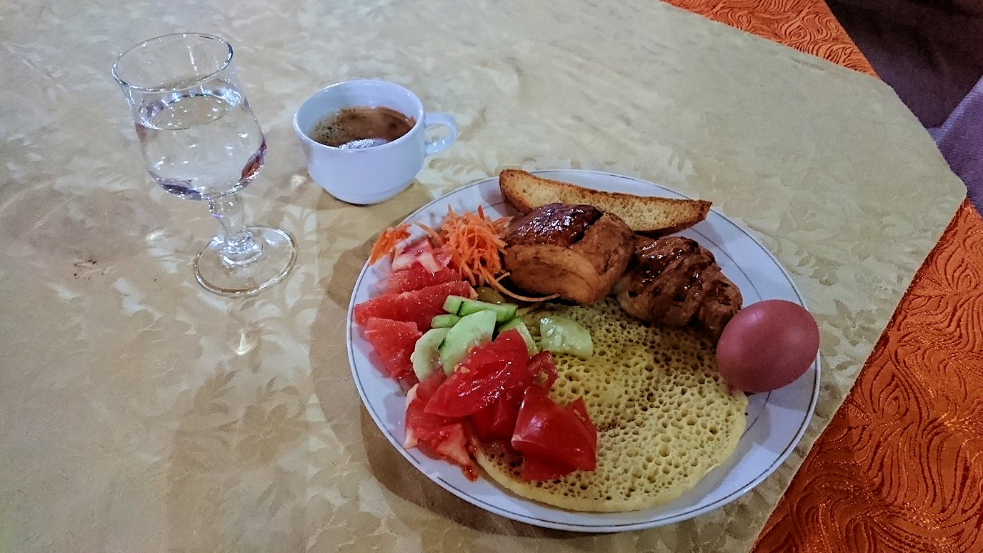 モロッコのワルザザートのホテルで朝食を食べる7