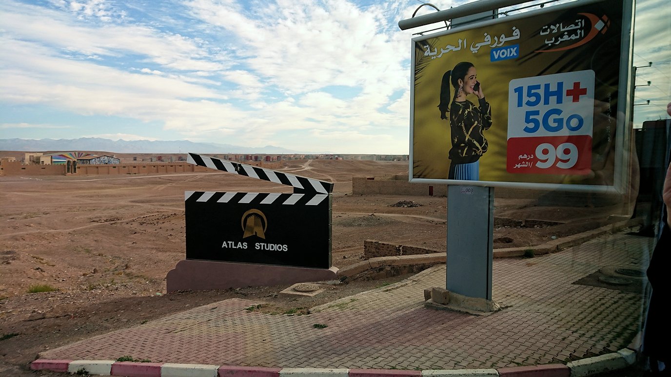 モロッコのワルザザートのホテルをチェックアウトし映画スタジオの見学を7
