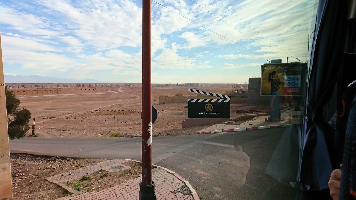 モロッコのワルザザートのホテルをチェックアウトし映画スタジオの見学を8