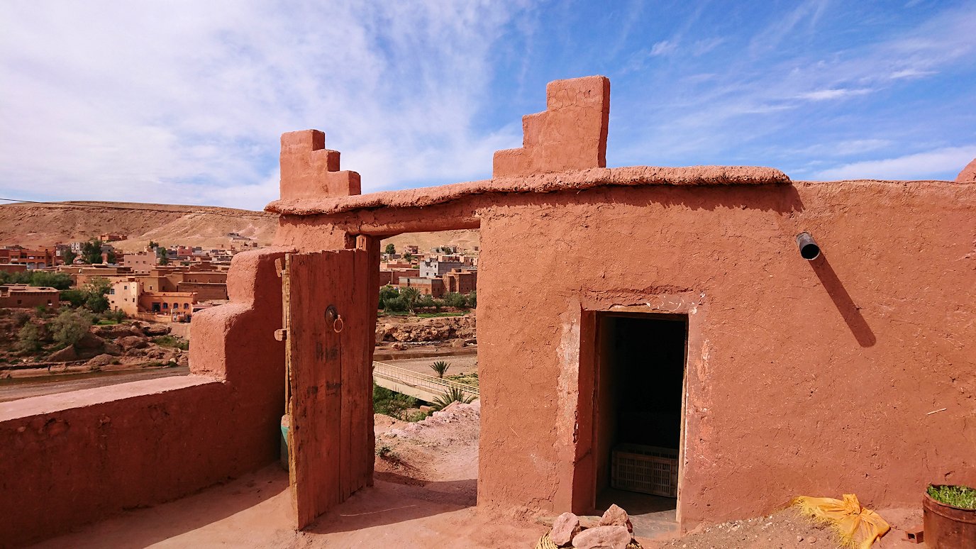 モロッコのワルザザートのアイト・ベン・ハッドゥで個人宅を散策1