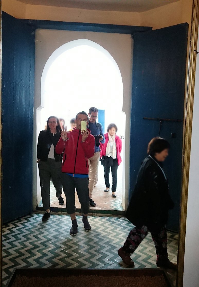 モロッコのマラケシュでバヒア宮殿を見学する