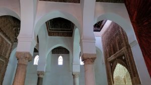 モロッコ・マラケシュのサアード朝の墓跡で古代の王様の墓を見学