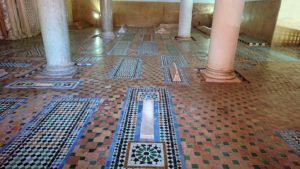 モロッコ・マラケシュのサアード朝の墓跡で古代の王様の墓を見学1