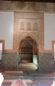 モロッコ・マラケシュのサアード朝の墓跡で古代の王様の墓を見学4