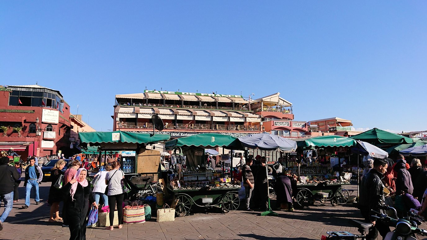 モロッコ・マラケシュでジャマ・エル・フナ広場辺りの様子2