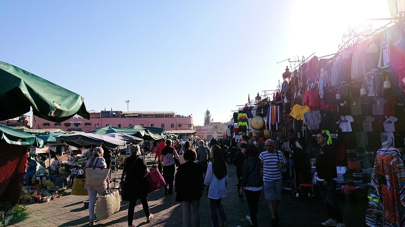 モロッコ・マラケシュでジャマ・エル・フナ広場辺りの様子7