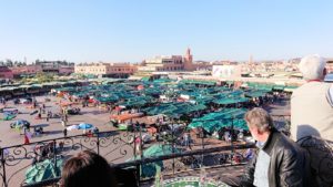 モロッコ・マラケシュでジャマ・エル・フナ広場のカフェで休憩4