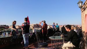 モロッコ・マラケシュでジャマ・エル・フナ広場のカフェで休憩7