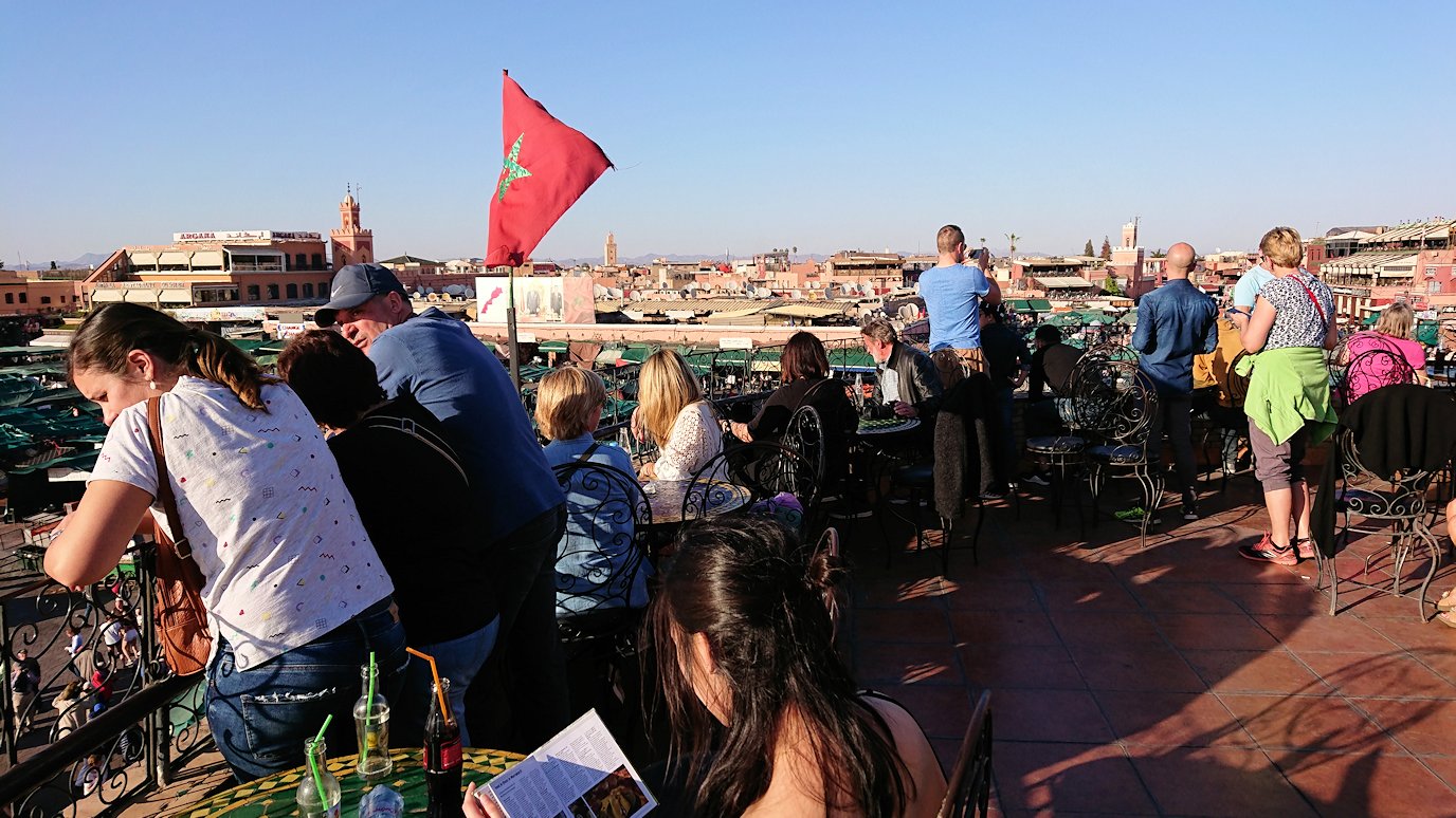 モロッコ・マラケシュでジャマ・エル・フナ広場のカフェを満喫1
