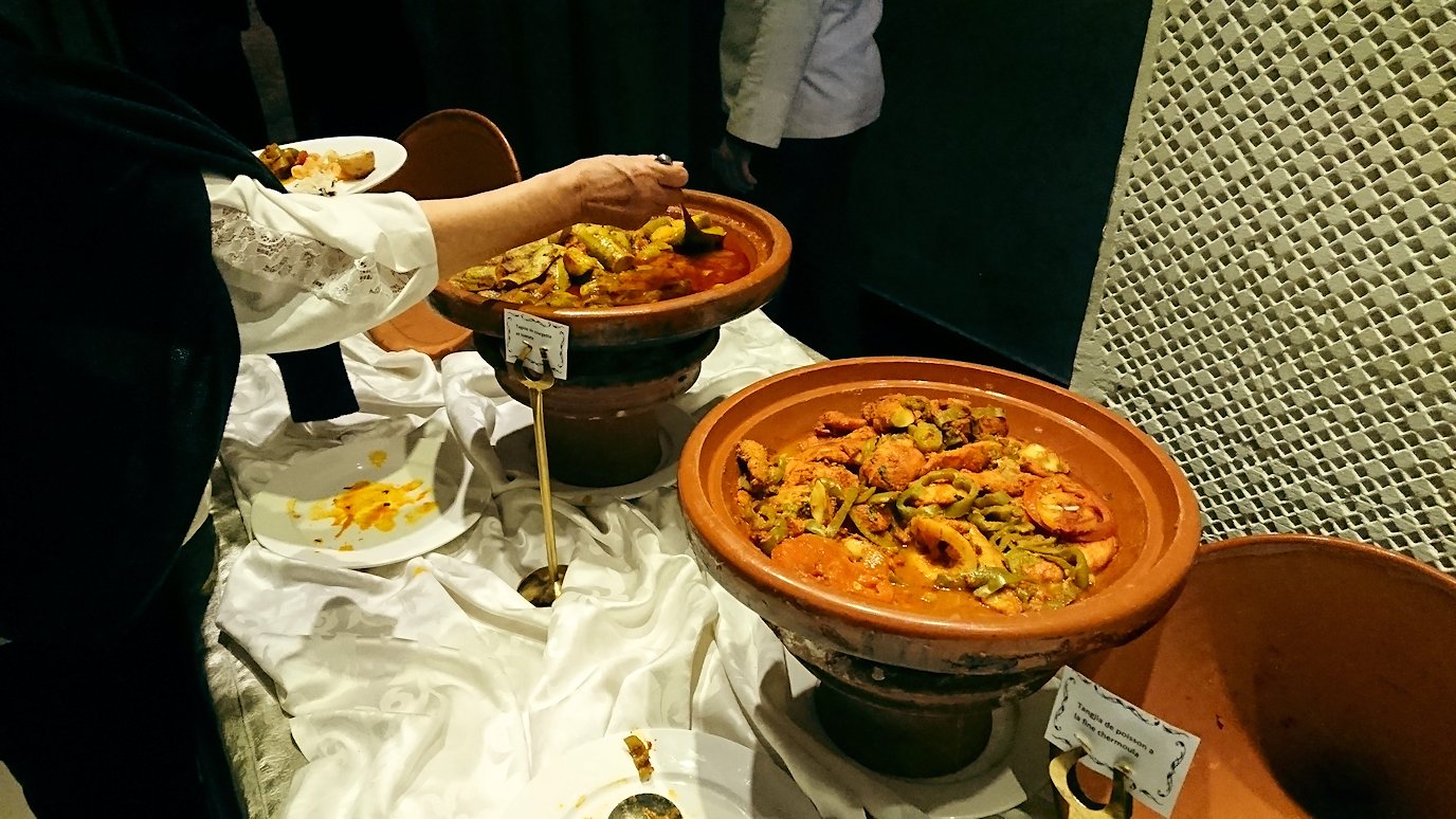 モロッコ・マラケシュでジャマ・エル・フナ広場からホテルに戻り夕食を7