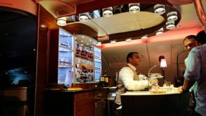 モロッコのカサブランカ空港でA380-800のビジネスクラスに搭乗しドバイへ向かうビジネスクラスの機内を楽しむ1