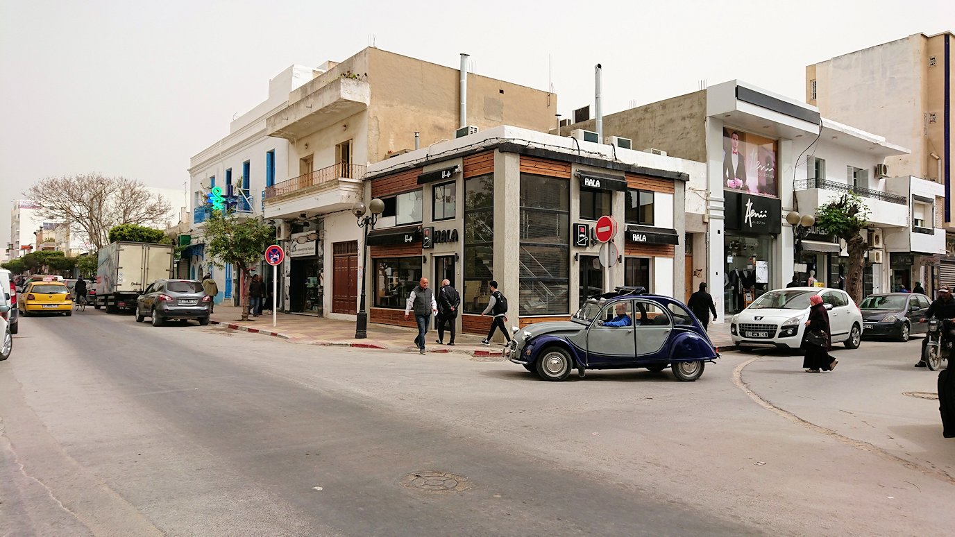 チュニジア：ナブールの街で旧市街地へ向かう5