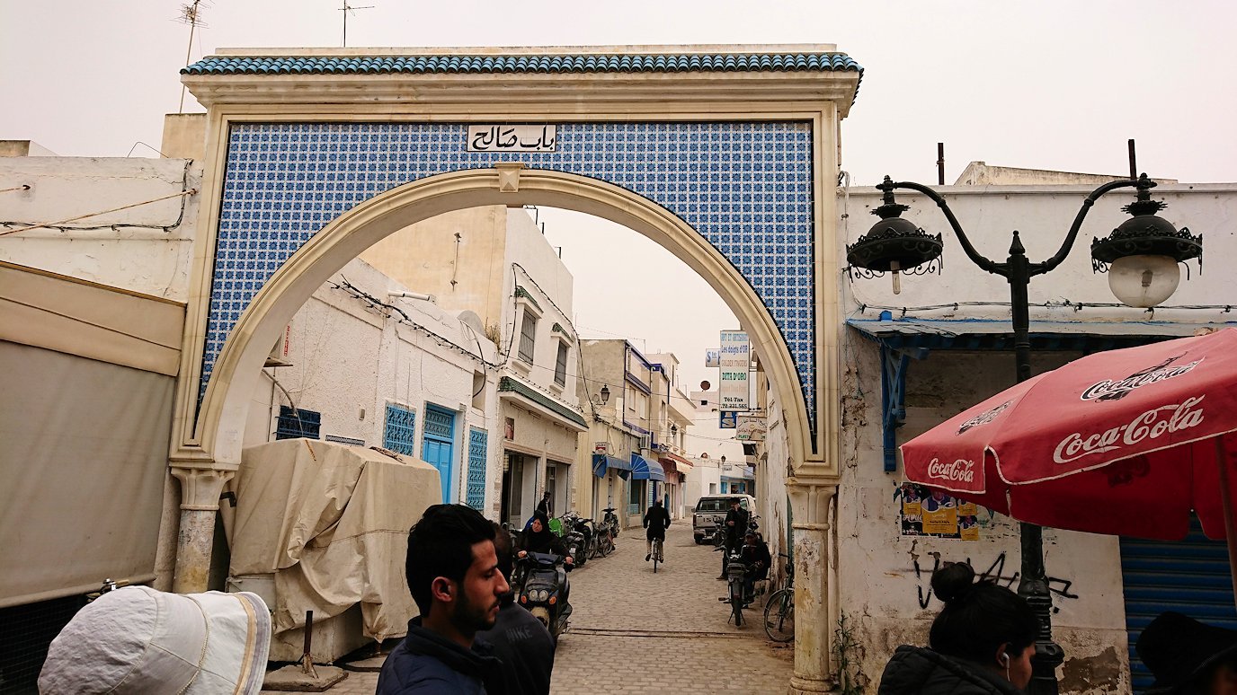 チュニジア：ナブールの街で旧市街地を歩く3