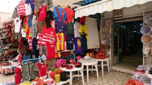 チュニジア：ナブールの街で旧市街地を歩く8