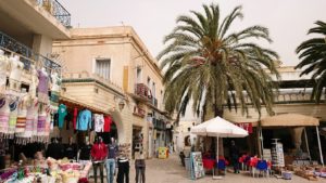 チュニジア：ナブールの街で旧市街地を奥まで進む1