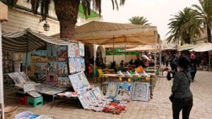チュニジア：ナブールの街で旧市街地を奥まで進む2