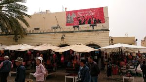 チュニジア：ナブールの街で旧市街地を奥まで進む3