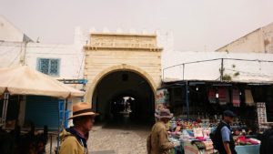 チュニジア：ナブールの街で旧市街地を奥まで進む7